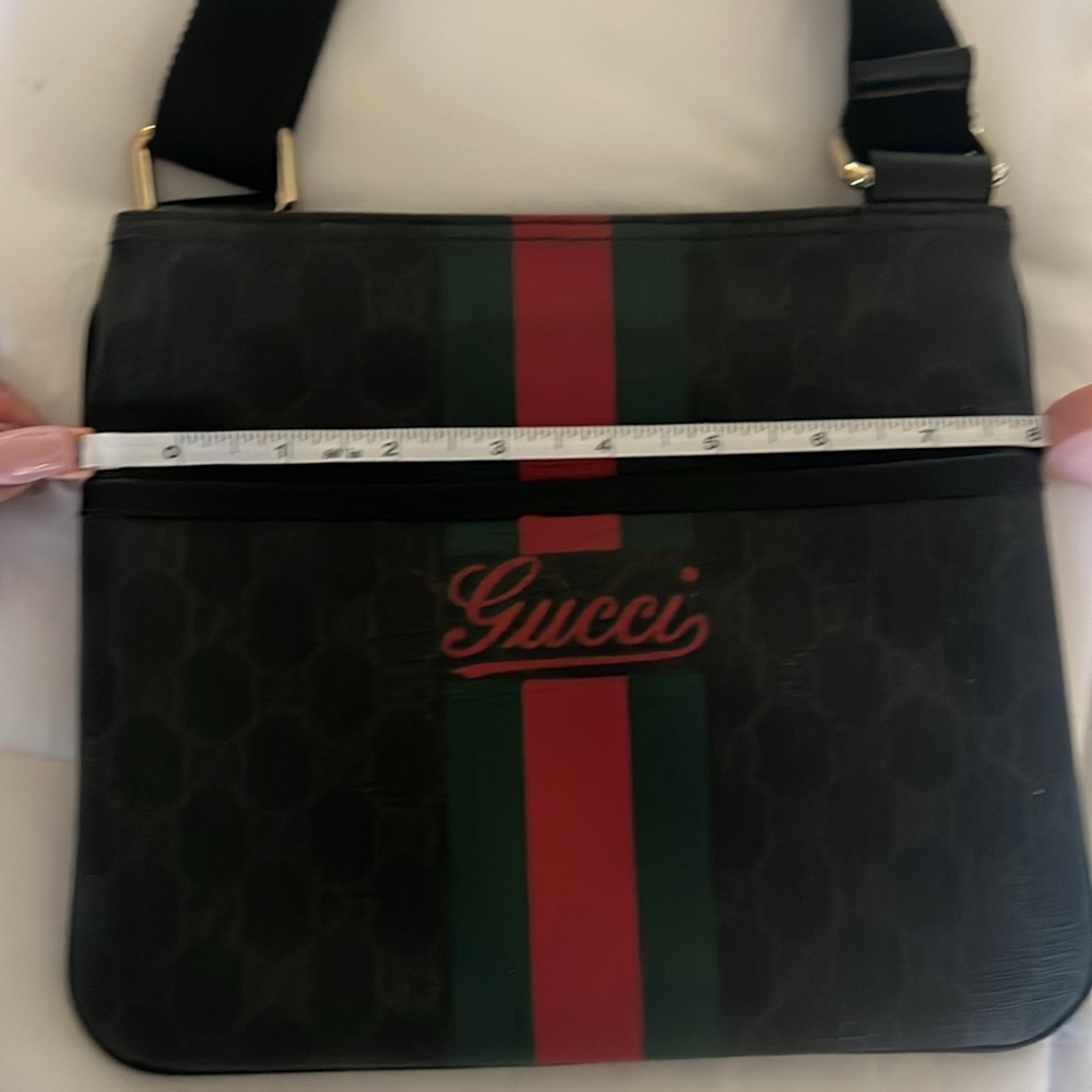 Gucci Black and Red Messenger Bag with Signature Design - Picture 9 of 9